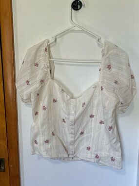 PINK Victoria's Secret White Puff-Sleeve Floral Button Front Top -NWT